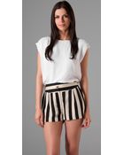Alice + Olivia Cropped Cap Sleeve Tee - Lyst