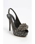 Vera Wang Footwear Melody Pump - Lyst