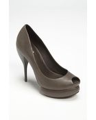 Vera Wang Footwear Colleen Pump - Lyst