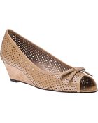 Vaneli For Jildor Blazon Wedge Pump Nude Patent - Lyst