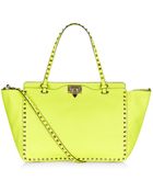 Valentino Borsa Rockstuds Gialla - Lyst