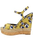 Gucci Hollie Printed Satin Wedge Sandal - Lyst