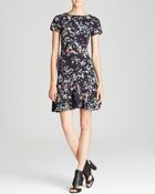 Shoshanna Dress Short Sleeve Scuba Confetti Print Mini - Lyst