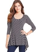 Karen Kane Chain-print Sharkbite-hem Top - Lyst