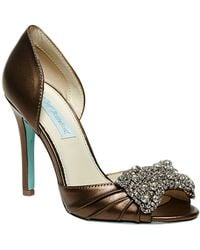 Dolce & Gabbana Lace Covered Satin Pumps in Gold (champagne) | Lyst