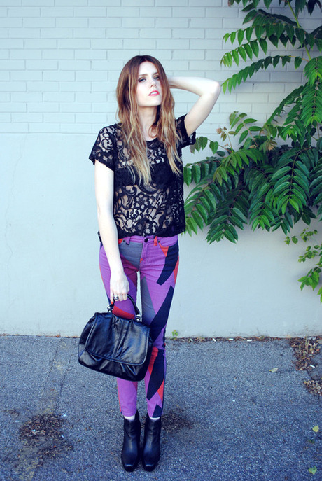 Is wearing: top forever 21 / cigarette pants urban outfitters (...
