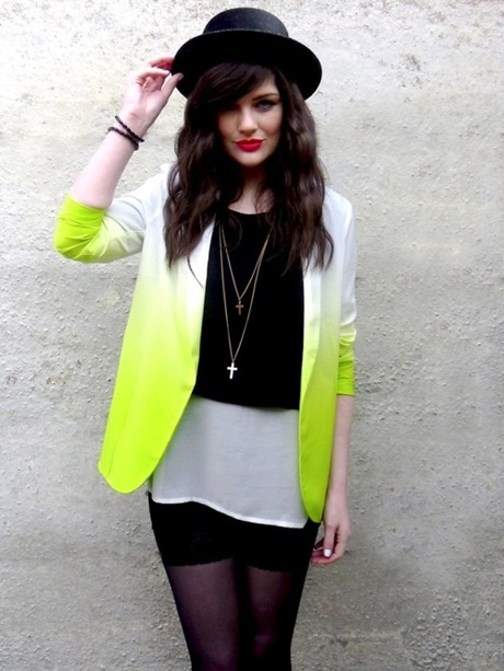 strutt is wearing: Hat: c/o Rokit, Necklace: Topshop,...
