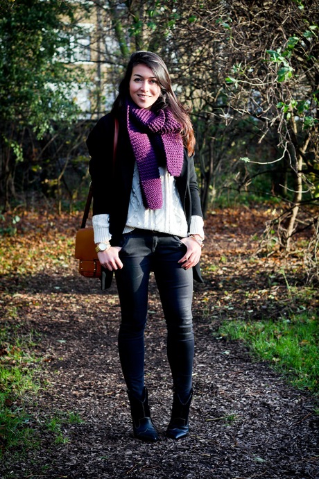 Knitted scarf
