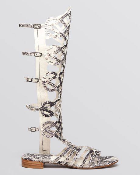 Stuart Weitzman Flat Gladiator Sandals Aphrodite in Gray (Natural ...