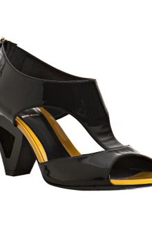 Fendi Black Patent Leather Cutout T-strap Sandals - Lyst