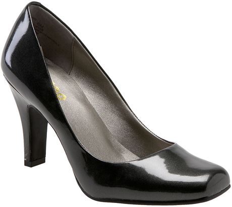 me too black pumps