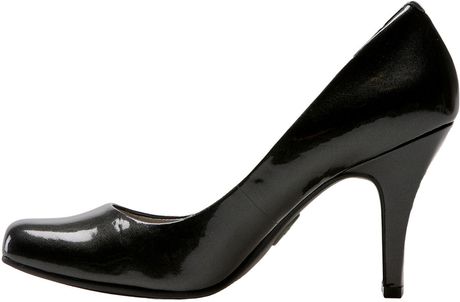 me too black pumps