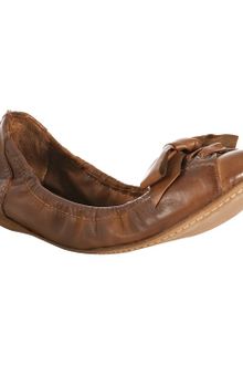 Miu Miu Coconut Distressed Leather Zip-back Bow Flats - Lyst