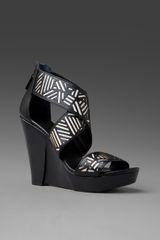 Diane Von Furstenberg Medusa Wedge in Black/white Chain