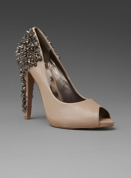 Sam Edelman Lorissa Spike Pump in Beige (nude) - Lyst