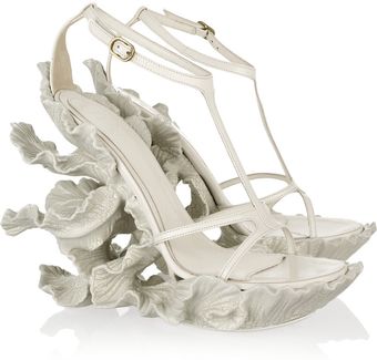 Alexander McQueen Sculpted Resin and Leather Sandals - Lyst