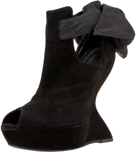 Alexander Mcqueen Suede Finnedwedge Peeptoe in Black - Lyst