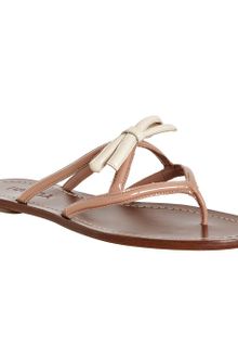 Prada Nude Patent Bow Detail Flat Thong Sandals - Lyst