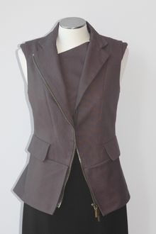Vera Wang Sleeveless Jacket with Zipper Detail - Lyst