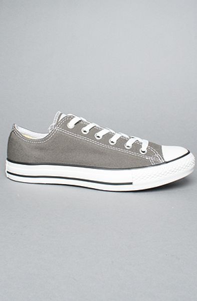 Converse The Chuck Taylor All Star Ox Sneaker in Charcoal in Gray for Men (charcoal) - Lyst