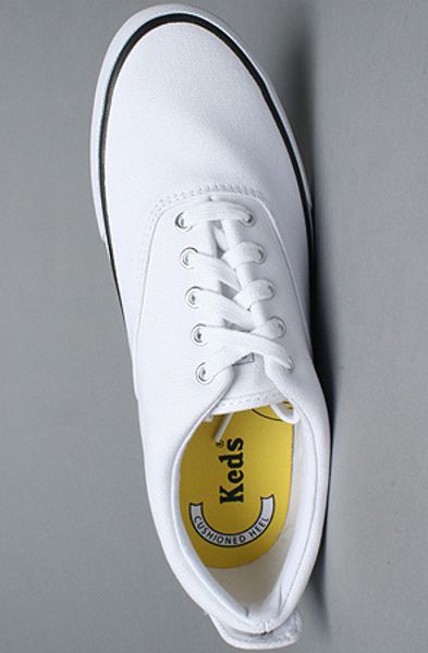 mens white keds