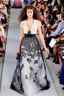 Oscar de la Renta Spring 2012 White Lace Short Sleeve Top - Lyst