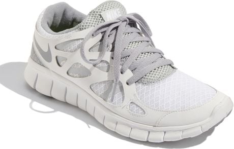 white nike free run womens