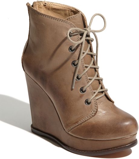 Steve Madden Thronne Bootie in Beige (stone leather) - Lyst