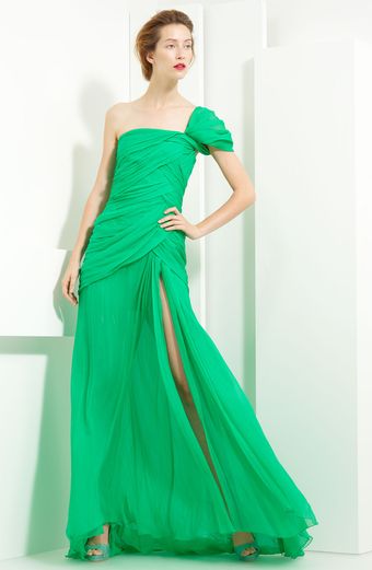 Oscar de la Renta Crinkled Chiffon One Shoulder Gown - Lyst