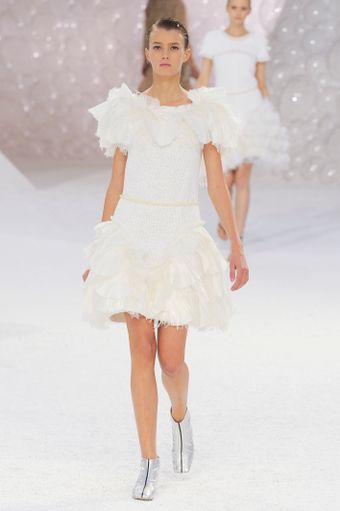 Chanel Spring 2012 Skinny White Pearl Belt - Lyst