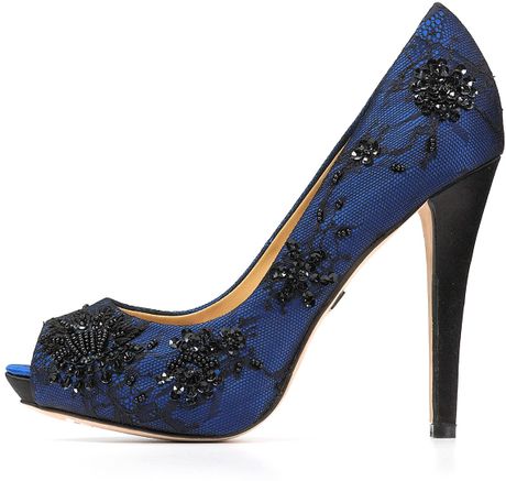badgley mischka stella pump