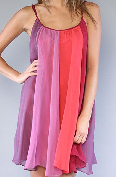 What time rainbow clothing store close :: Women clothing stores