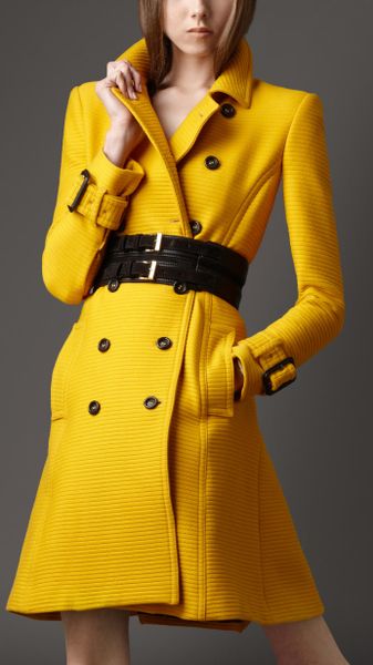 Burberry Soft Textured Trench Coat in Yellow (gorse yellow) - Lyst