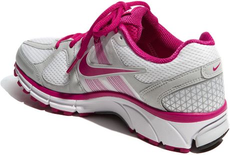 burgundy nike shoes men's
