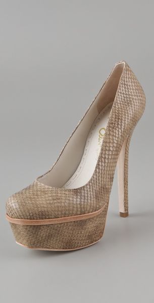  Bethie Embossed Pumps 