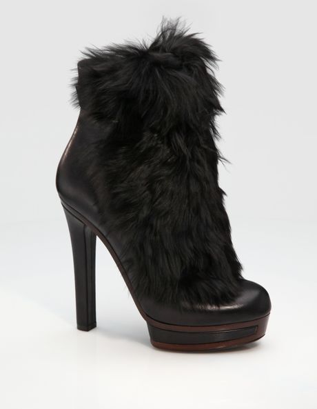 white gucci boots with fur