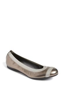 Stuart Weitzman Giveable Flat - Lyst