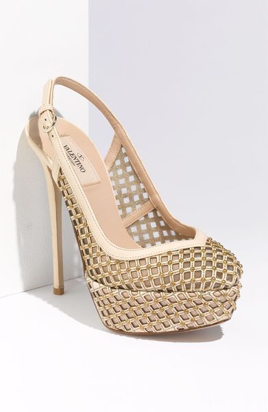 Valentino Crystal Stud Slingback in Beige (poudre) - Lyst