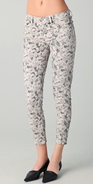 J Brand Floral Cropped Skinny Jeans in Gray (floral) - Lyst