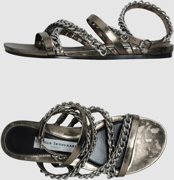  Sandals 
