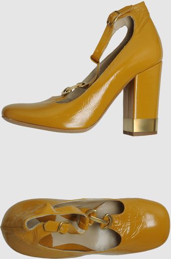 Chloé Closedtoe Slipons - Lyst