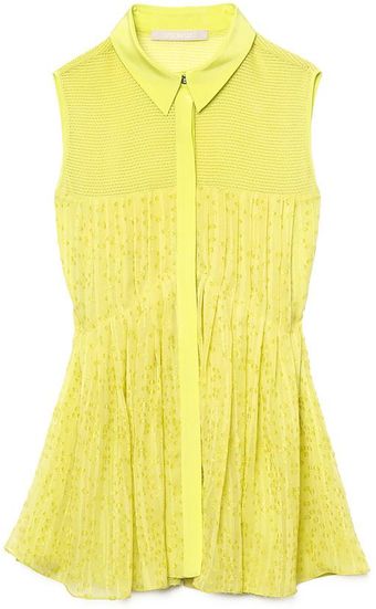  Sleeveless Pleated Blouse 