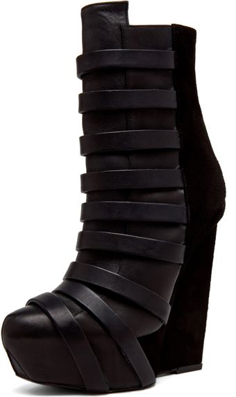 Gareth Pugh Strap Leather Wedge in Black - Lyst