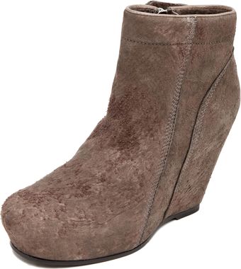  Regular Wedge in Grey Baby Lamb 