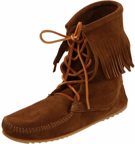 Minnetonka Womens Tramper Ankle Hi Boot in Brown (dusty brown) - Lyst