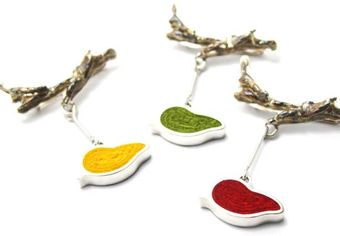 Serena Chen Fly Around Brooch - Lyst