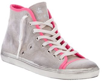  High Top Sneaker 