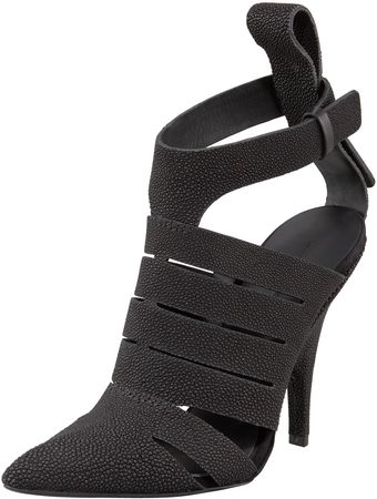  Bianca Stingray Pointedtoe Pump 