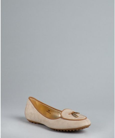 Tod's Natural Suede Rounded Toe Flats in Beige (natural) - Lyst