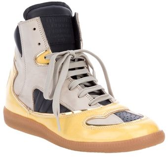  High Top Sneaker 